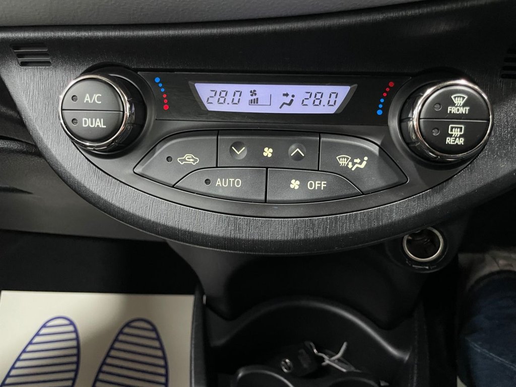 USED 2012 62 TOYOTA YARIS 1.5 T SPIRIT HYBRID  5d 75 BHP PANORAMIC ROOF+NAV+REAR CAMERA