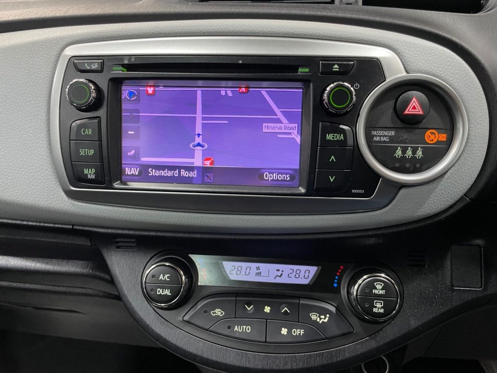 USED 2012 62 TOYOTA YARIS 1.5 T SPIRIT HYBRID  5d 75 BHP PANORAMIC ROOF+NAV+REAR CAMERA