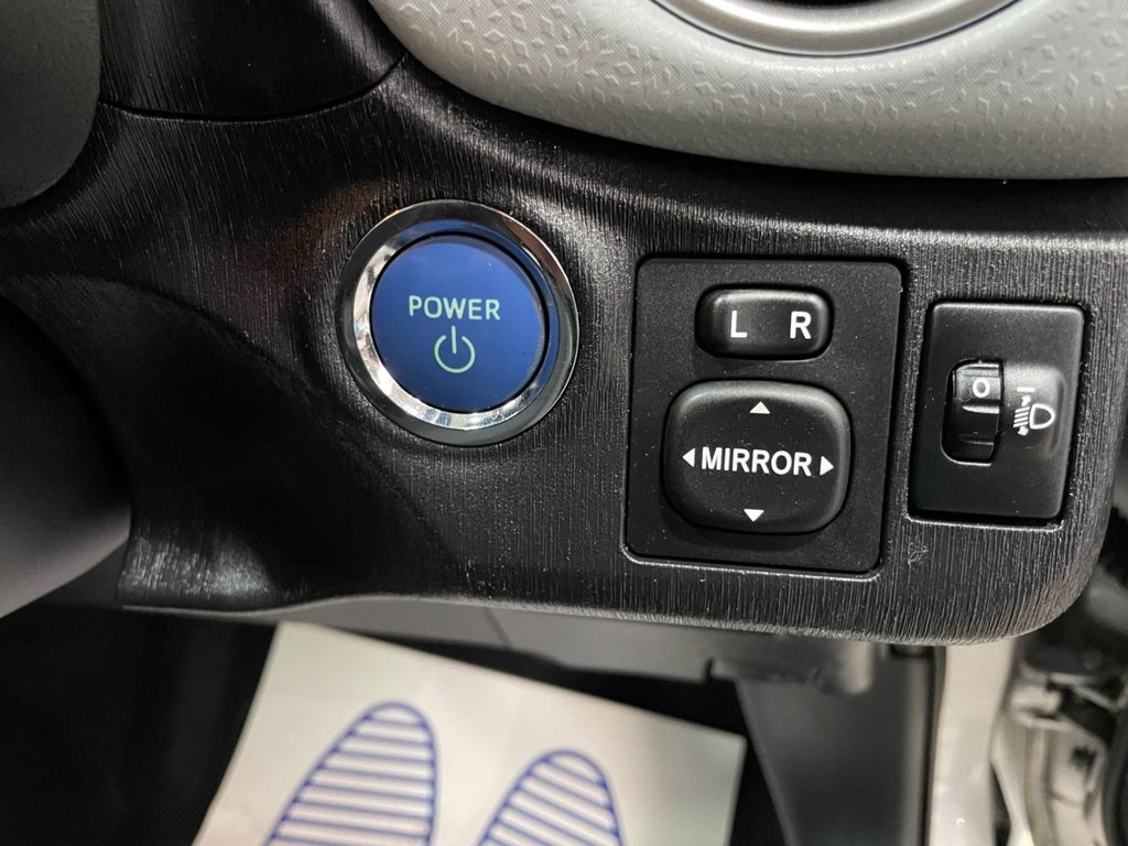USED 2012 62 TOYOTA YARIS 1.5 T SPIRIT HYBRID  5d 75 BHP PANORAMIC ROOF+NAV+REAR CAMERA
