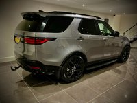USED 2021 21 LAND ROVER DISCOVERY 3.0L SE MHEV 0d AUTO 296 BHP 22â ALLOYS SIDE STEPS BLACK PACK