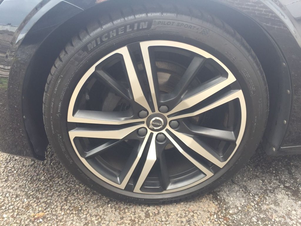 USED 2019 19 VOLVO V60 2.0 D4 R-DESIGN PRO 5d 188 BHP GREAT VALUE V60 R DESIGN