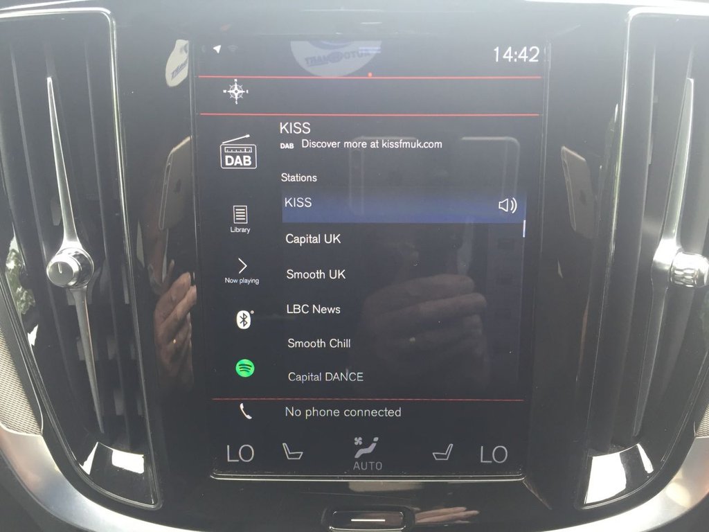 USED 2019 19 VOLVO V60 2.0 D4 R-DESIGN PRO 5d 188 BHP GREAT VALUE V60 R DESIGN
