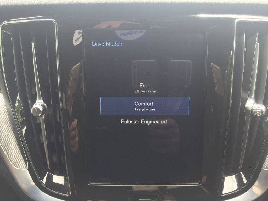 USED 2019 19 VOLVO V60 2.0 D4 R-DESIGN PRO 5d 188 BHP GREAT VALUE V60 R DESIGN