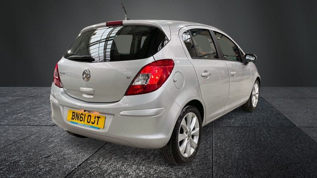 USED 2011 61 VAUXHALL CORSA 1.2 EXCLUSIV AC 5d 83 BHP NAV+R/CAMERA+APPLE CAR PLAY