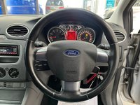 USED 2009 59 FORD FOCUS 1.6 Zetec Hatchback 5dr Petrol Manual (161 g/km, 99 bhp) Bluetooth, Aux, Privacy Glass