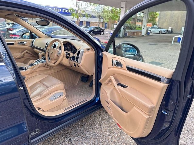 2012 PORSCHE CAYENNE - Photo 10