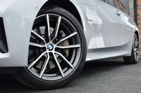 USED 2020 20 BMW 3 SERIES 2.0 330E SPORT PRO 4d 289 BHP HYBRID / GLACIER SILVER / FSH