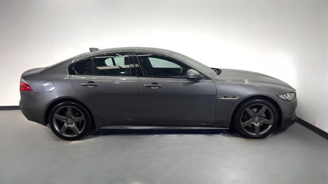 2017 JAGUAR XE - Photo 8