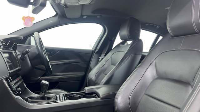 2017 JAGUAR XE - Photo 11
