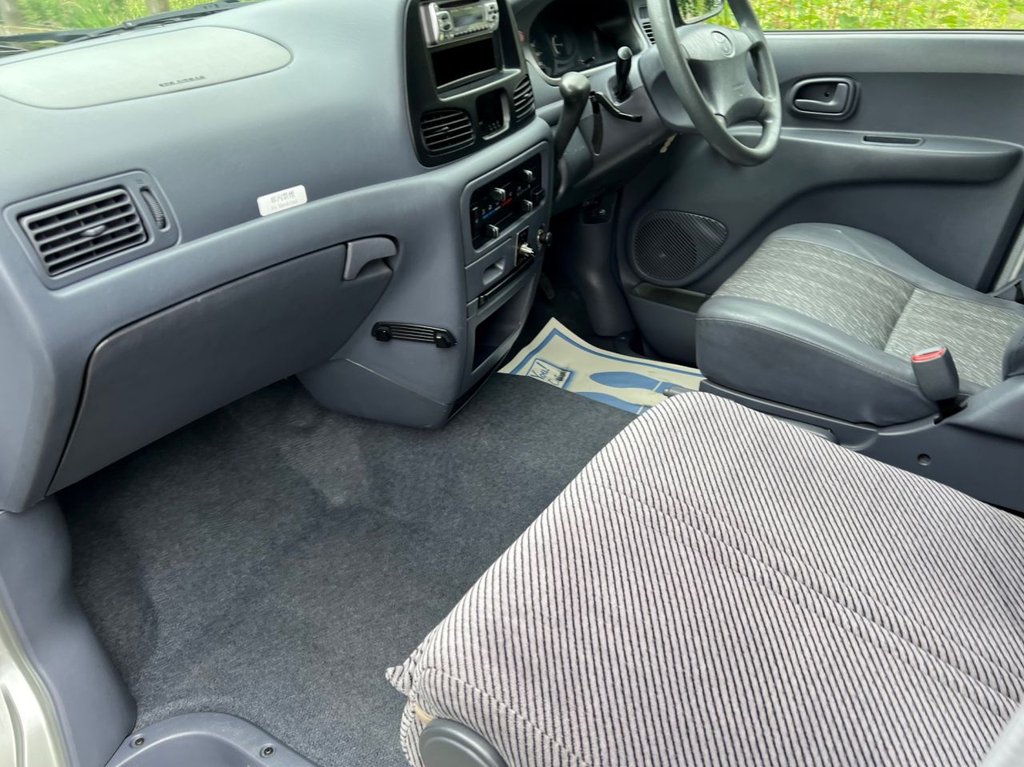 USED 2001 Y TOYOTA HI-ACE 4x4 Camper // 2.0 // Automatic // px swap 