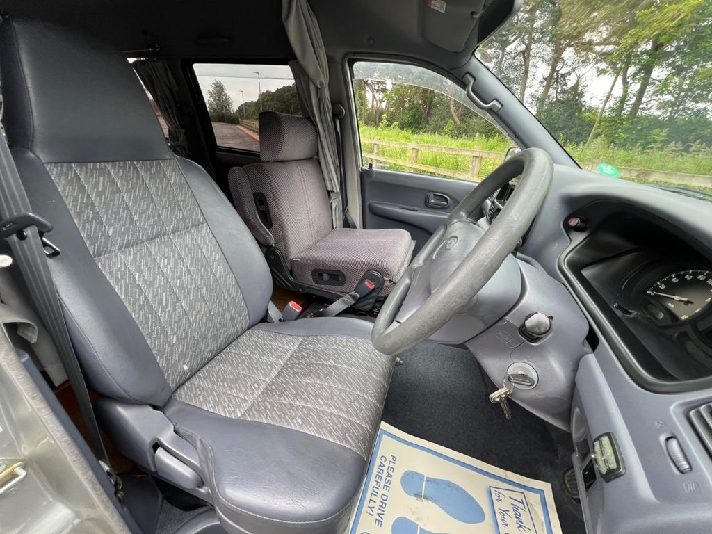 USED 2001 Y TOYOTA HI-ACE 4x4 Camper // 2.0 // Automatic // px swap 