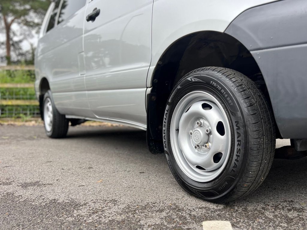 USED 2001 Y TOYOTA HI-ACE 4x4 Camper // 2.0 // Automatic // px swap 