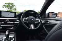 USED 2018 68 BMW 5 SERIES 3.0 530D XDRIVE M SPORT TOURING 5d 261 BHP PAN ROOF / M SPORT+ / CARPLAY