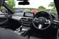 USED 2018 68 BMW 5 SERIES 3.0 530D XDRIVE M SPORT TOURING 5d 261 BHP PAN ROOF / M SPORT+ / CARPLAY