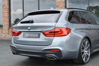 USED 2018 68 BMW 5 SERIES 3.0 530D XDRIVE M SPORT TOURING 5d 261 BHP PAN ROOF / M SPORT+ / CARPLAY