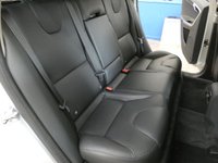 USED 2016 16 VOLVO XC60 2.4 D5 SE LUX NAV AWD 5d 217 BHP STUNNING EXAMPLE LOW MILEAGE WINTER PACK SAT NAV HEATED LEATHER CRUISE CONTROL PARKING SENSORS 2 OWNERS EXCELLENT SERVICE HISTORY