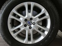 USED 2016 16 VOLVO XC60 2.4 D5 SE LUX NAV AWD 5d 217 BHP STUNNING EXAMPLE LOW MILEAGE WINTER PACK SAT NAV HEATED LEATHER CRUISE CONTROL PARKING SENSORS 2 OWNERS EXCELLENT SERVICE HISTORY