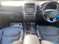 USED 2014 64 KIA SORENTO 2.2 CRDI KX-2 SAT NAV 5d 194 BHP 17" ALLOYS +  FULL LEATHER TRIM +  CRUISE CONTROL +  USB +  PARKING AID +  AUX +  FRONT HEATED SEATS +  DUAL CLIMATE CONTROL +  SAT NAV +  BLUETOOTH +