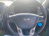 USED 2014 64 KIA SORENTO 2.2 CRDI KX-2 SAT NAV 5d 194 BHP 17" ALLOYS +  FULL LEATHER TRIM +  CRUISE CONTROL +  USB +  PARKING AID +  AUX +  FRONT HEATED SEATS +  DUAL CLIMATE CONTROL +  SAT NAV +  BLUETOOTH +