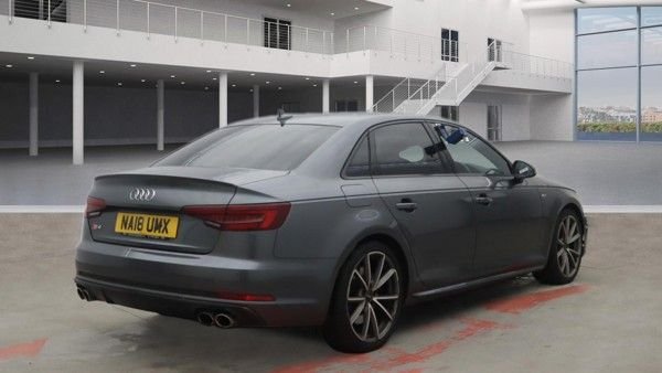 2018 AUDI A4 - Photo 2