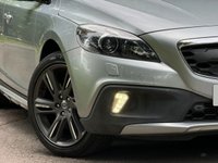 USED 2012 62 VOLVO V40 2.5 T5 CROSS COUNTRY LUX NAV AWD 5d 250 BHP 