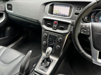 USED 2012 62 VOLVO V40 2.5 T5 CROSS COUNTRY LUX NAV AWD 5d 250 BHP 