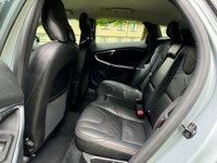 USED 2012 62 VOLVO V40 2.5 T5 CROSS COUNTRY LUX NAV AWD 5d 250 BHP 