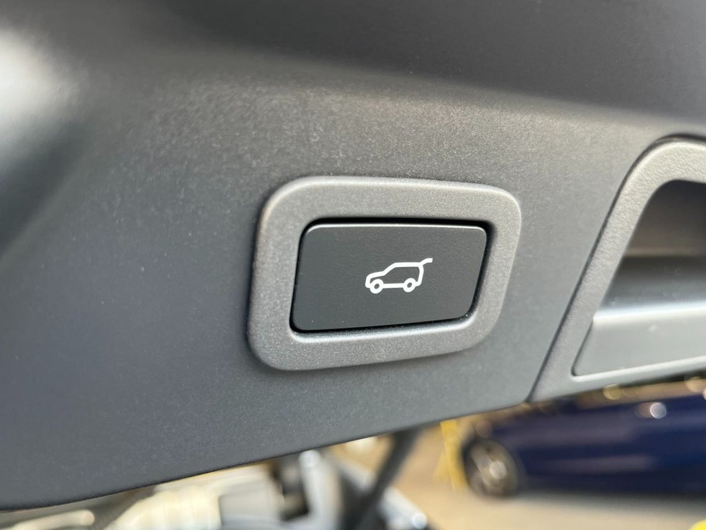 USED 2019 19 LAND ROVER RANGE ROVER VELAR 2.0 HSE 5d 238 BHP 