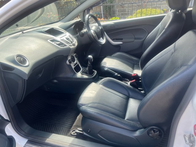 2011 FORD FIESTA - Photo 7