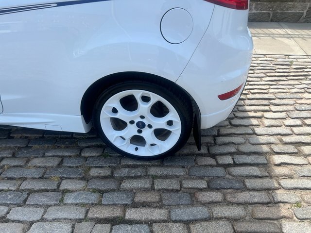 2011 FORD FIESTA - Photo 11