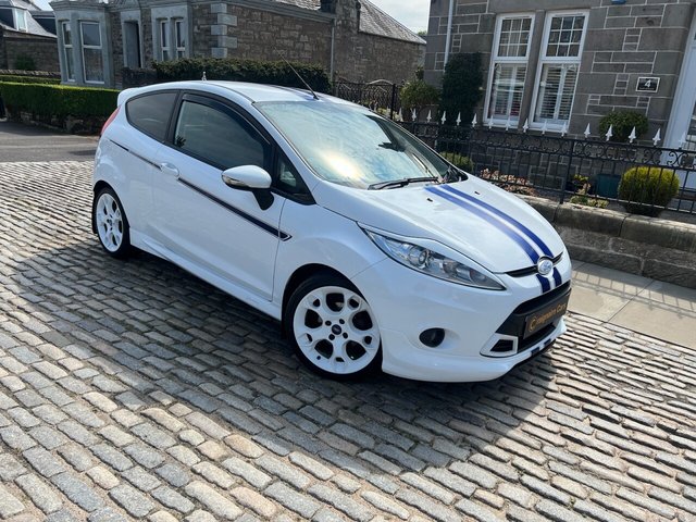 2011 FORD FIESTA