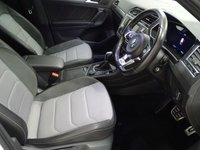 USED 2017 17 VOLKSWAGEN TIGUAN 2.0 R-LINE TDI BMT 4MOTION DSG 5d 188 BHP SAT NAV HALF LEATHER CRUISE PAN ROOF PARK SENSORS