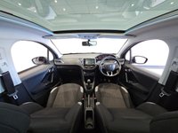USED 2014 64 PEUGEOT 208 1.2 VTI PURETECH (82 BHP) STYLE ( EURO 5 ) 5DR HATCHBACK + NAV + PAN ROOF + CRUISE + AIR CON + BLUETOOTH + MULTIMEDIA + XENON-LEDS + PARK AID + PRIVACY + 15S PANROOF+PRIVACY+PARK+NAV+DAB+M/MEDIA+B/TOOTH+CRUISE