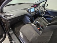 USED 2014 64 PEUGEOT 208 1.2 VTI PURETECH (82 BHP) STYLE ( EURO 5 ) 5DR HATCHBACK + NAV + PAN ROOF + CRUISE + AIR CON + BLUETOOTH + MULTIMEDIA + XENON-LEDS + PARK AID + PRIVACY + 15S PANROOF+PRIVACY+PARK+NAV+DAB+M/MEDIA+B/TOOTH+CRUISE
