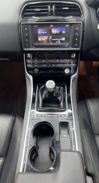 USED 2017 03 JAGUAR XE 2.0 D PRESTIGE 4d 161 BHP 