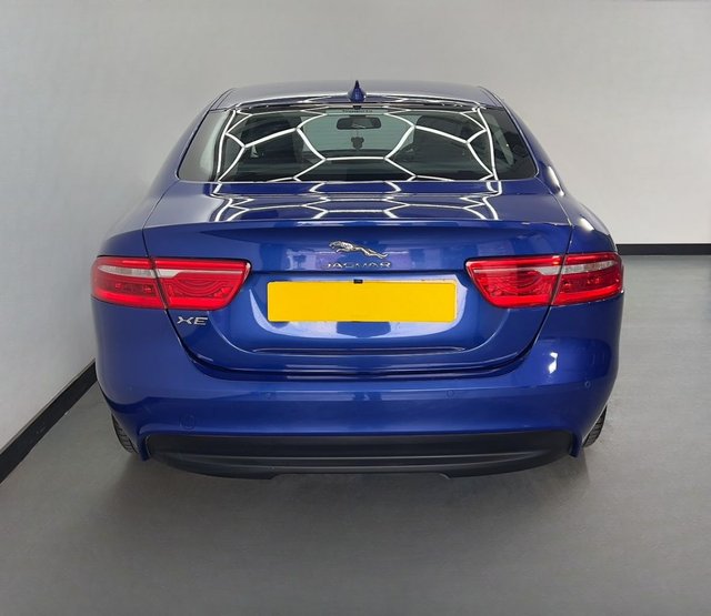 2017 JAGUAR XE - Photo 4