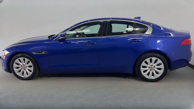 2017 JAGUAR XE - Photo 5