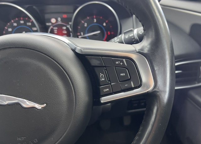 2017 JAGUAR XE - Photo 10