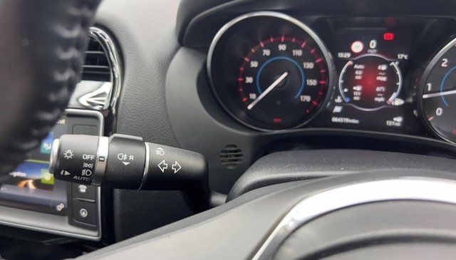 2017 JAGUAR XE - Photo 11