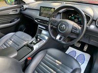 USED 2022 22 MG MG HS 1.5 EXCLUSIVE 5d 255 BHP BIG SPEC - 1 OWNER - PLUG IN HYBRID ELECTRIC - AUTOMATIC - LOW MILEAGE - FULL HEATED LEATHER - SATELLTIE NAVIGATION - APPLE CAR PLAY - HOME CHARGER WITH DOMESTIC UK PLUG - 7YEARS / 80,000 MILES MANUFACTURERS WARRANTY COVER