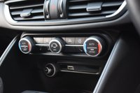 USED 2021 71 ALFA ROMEO GIULIA 2.0 TB VELOCE 4d 277 BHP MISANO BLUE / YELLOW BRAKES