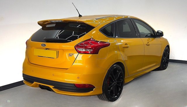 2017 FORD FOCUS - Photo 2