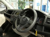 USED 2019 19 VOLKSWAGEN TRANSPORTER SHUTTLE 2.0 T32 TDI SHUTTLE S BMT 5d 101 BHP 8 SEAT BLUETOOTH PARK SENSORS 1 OWNER EXCELLENT SERVICE HISTORY 6 MONTHS GOLD WARRANTY