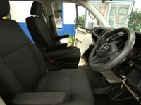 USED 2019 19 VOLKSWAGEN TRANSPORTER SHUTTLE 2.0 T32 TDI SHUTTLE S BMT 5d 101 BHP 8 SEAT BLUETOOTH PARK SENSORS 1 OWNER EXCELLENT SERVICE HISTORY 6 MONTHS GOLD WARRANTY