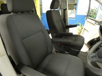 USED 2019 19 VOLKSWAGEN TRANSPORTER SHUTTLE 2.0 T32 TDI SHUTTLE S BMT 5d 101 BHP 8 SEAT BLUETOOTH PARK SENSORS 1 OWNER EXCELLENT SERVICE HISTORY 6 MONTHS GOLD WARRANTY
