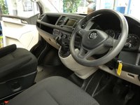 USED 2019 19 VOLKSWAGEN TRANSPORTER SHUTTLE 2.0 T32 TDI SHUTTLE S BMT 5d 101 BHP 8 SEAT BLUETOOTH PARK SENSORS 1 OWNER EXCELLENT SERVICE HISTORY 6 MONTHS GOLD WARRANTY