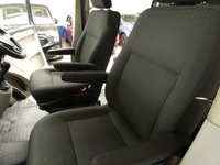 USED 2019 19 VOLKSWAGEN TRANSPORTER SHUTTLE 2.0 T32 TDI SHUTTLE S BMT 5d 101 BHP 8 SEAT BLUETOOTH PARK SENSORS 1 OWNER EXCELLENT SERVICE HISTORY 6 MONTHS GOLD WARRANTY