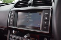 USED 2017 17 JAGUAR F-PACE 3.0 I V6 S AWD 5d 375 BHP SLIDING PAN ROOF / MERIDIAN