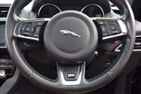 USED 2017 17 JAGUAR F-PACE 3.0 I V6 S AWD 5d 375 BHP SLIDING PAN ROOF / MERIDIAN