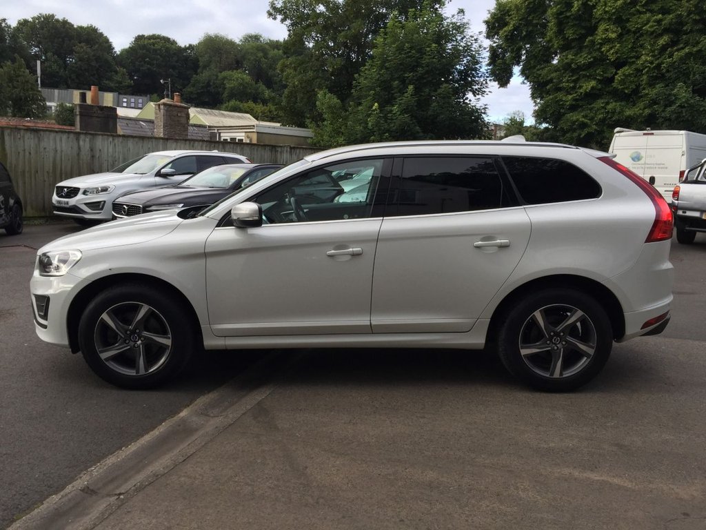 USED 2014 14 VOLVO XC60 2.4 D5 R-DESIGN NAV AWD 5d 212 BHP HEATED SEATS + SAT NAV + DAB